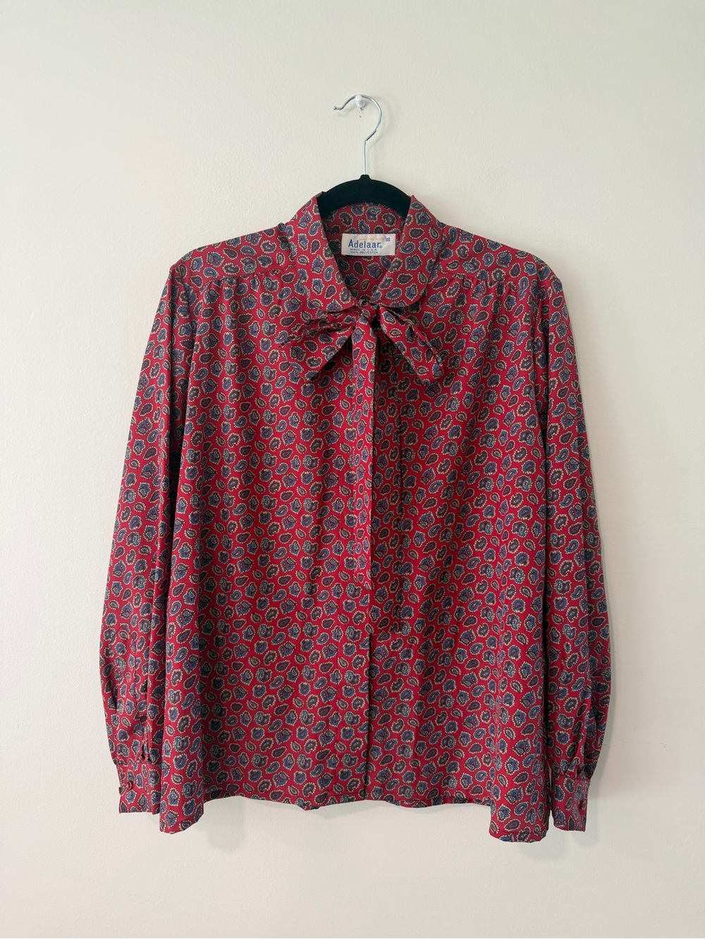 70s Retro Vintage Red Paisley Old Money Career Preppy Tie Neck Blouse Women’s 18